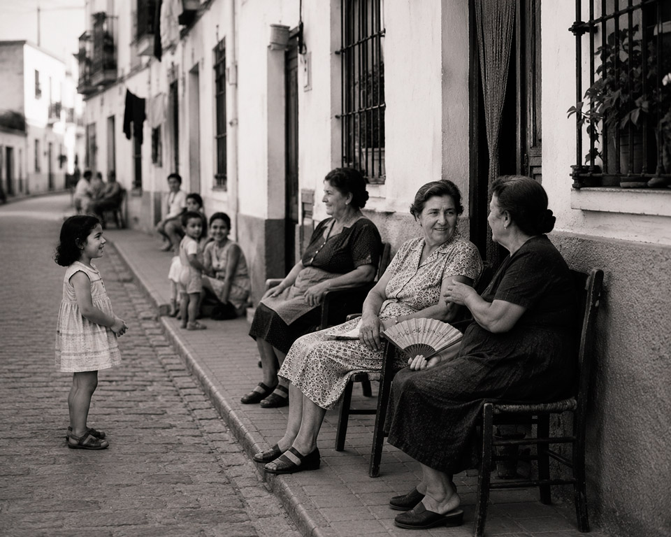 Las sillas en la acera - obranuevaenmalaga
